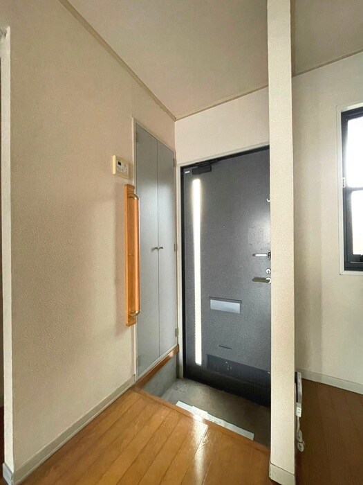 物件内観写真15　(玄関)