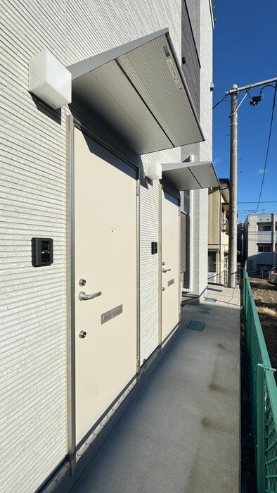 物件外観写真4　(エントランス部分)