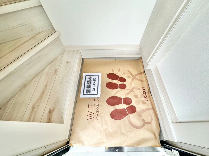 物件内観写真18　(玄関)