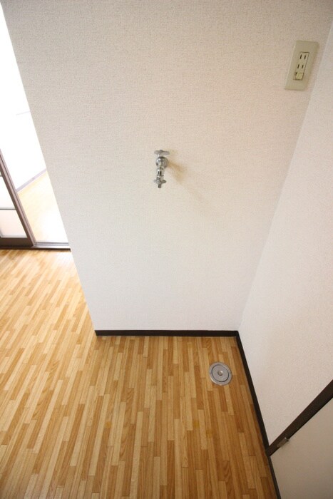 物件内観写真11　(洗濯機置場)