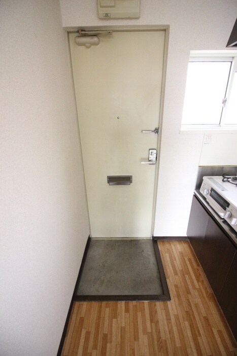 物件内観写真12　(玄関)