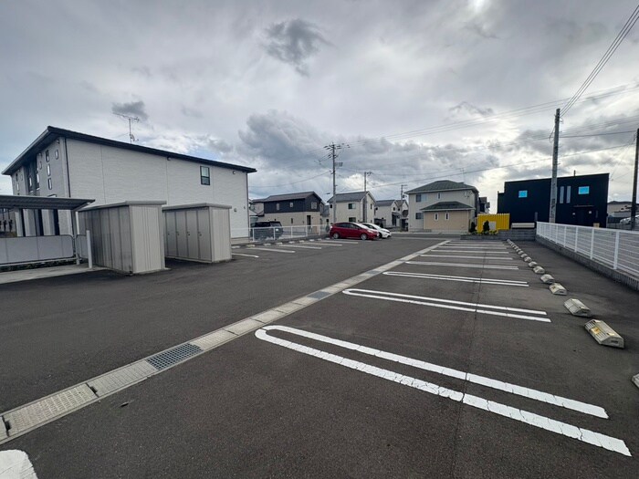 物件外観写真4　(駐車場)