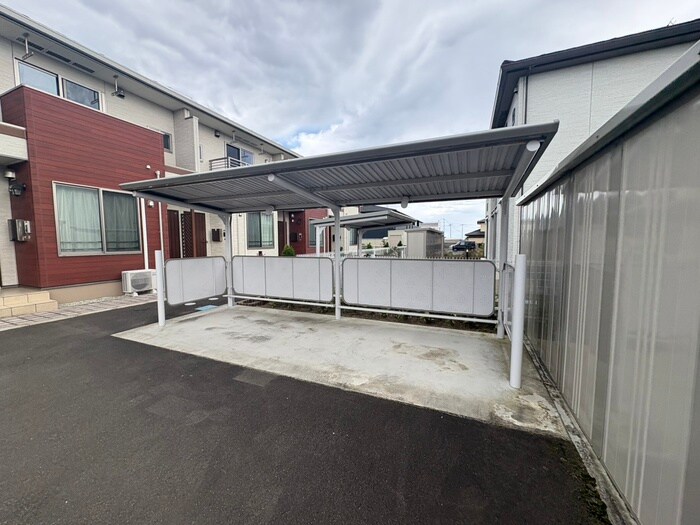 物件外観写真5　(駐輪場)