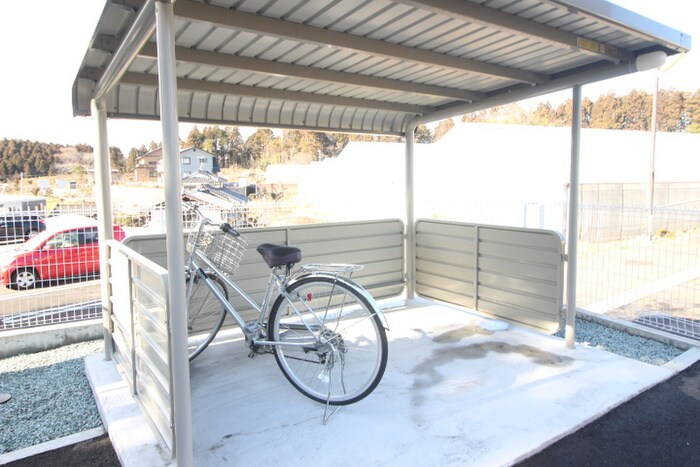 物件外観写真4　(駐輪場)