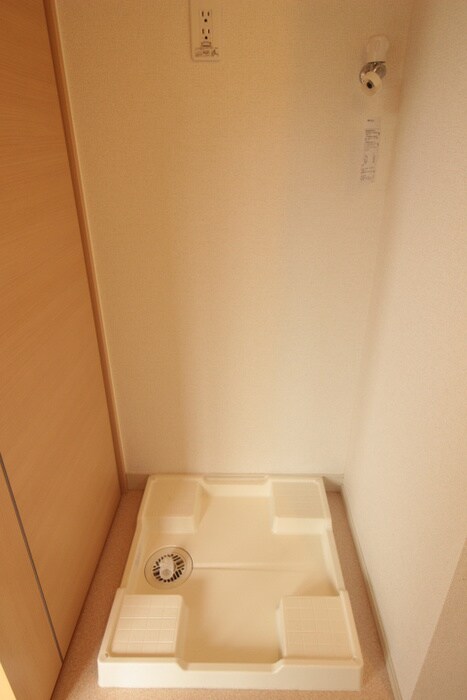 物件内観写真15　(洗濯機置場)