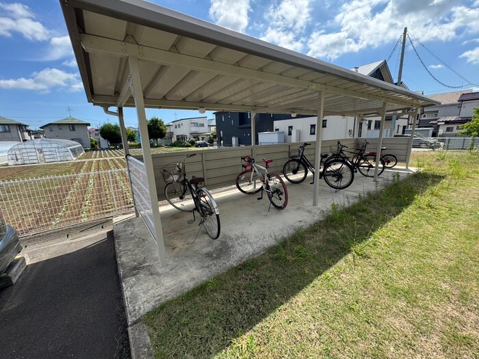 物件外観写真5　(駐輪場)