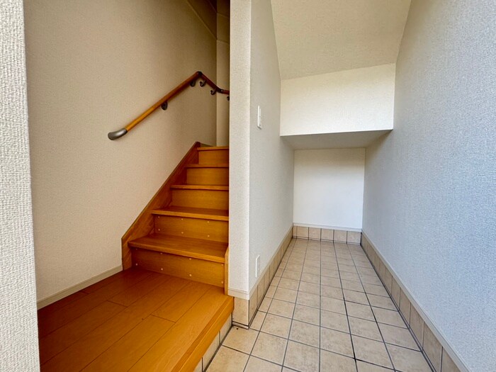 物件内観写真16　(玄関)