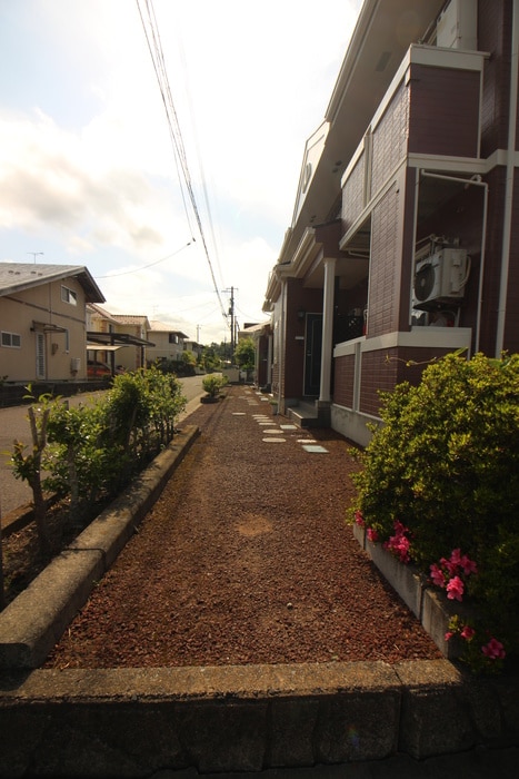 物件外観写真4　(エントランス部分)