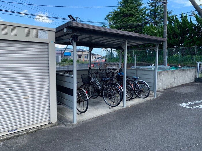 物件外観写真3　(駐輪場)