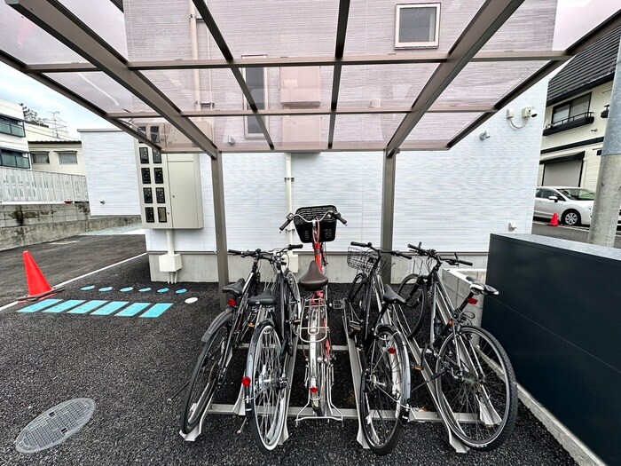 物件外観写真4　(駐輪場)