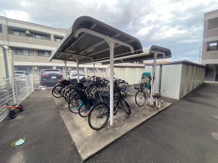 物件外観写真3　(駐輪場)