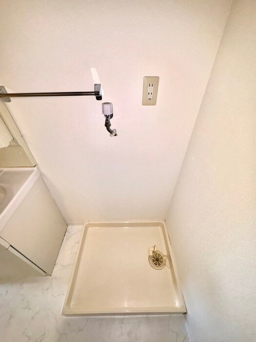 物件内観写真16　(洗濯機置場)