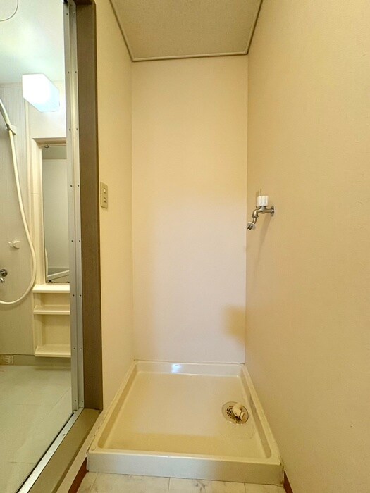 物件内観写真16　(洗濯機置場)