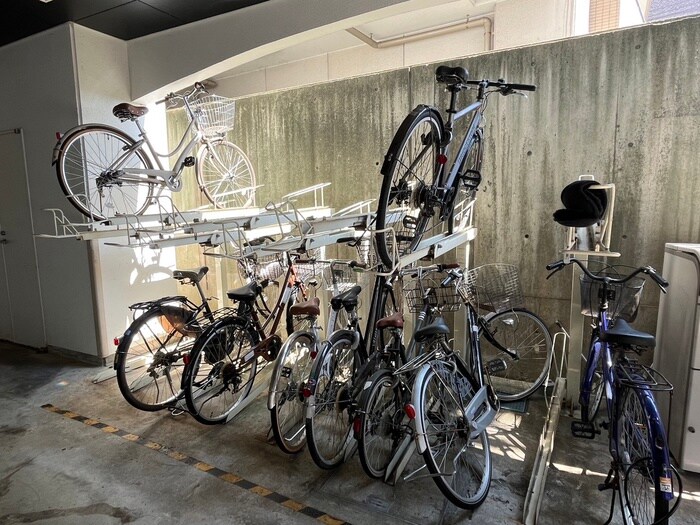 物件外観写真3　(駐輪場)