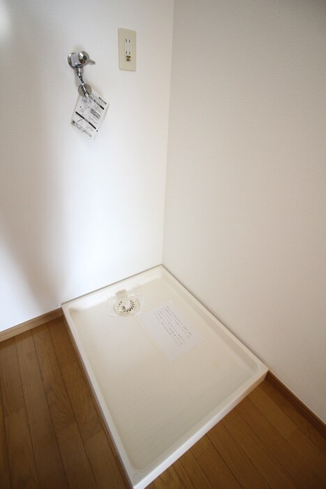 物件内観写真16　(洗濯機置場)