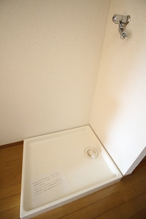 物件内観写真16　(洗濯機置場)