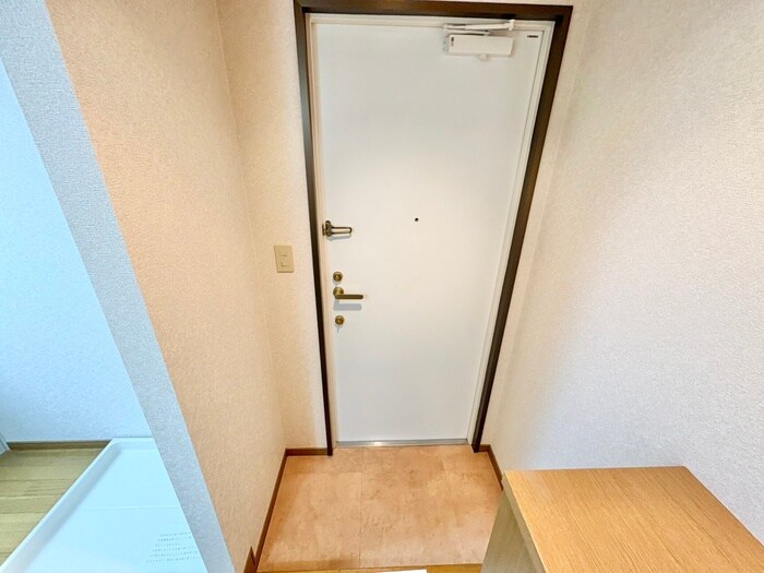 物件内観写真18　(玄関)