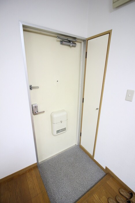 物件内観写真16　(玄関)