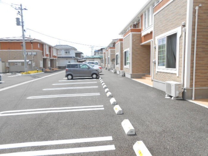 物件外観写真2　(駐車場)