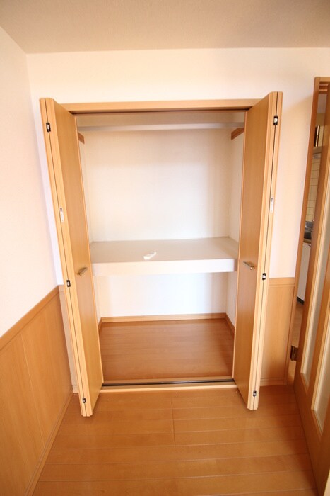 物件内観写真12　(収納)