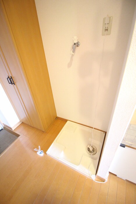 物件内観写真15　(洗濯機置場)