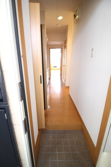物件内観写真18　(玄関)