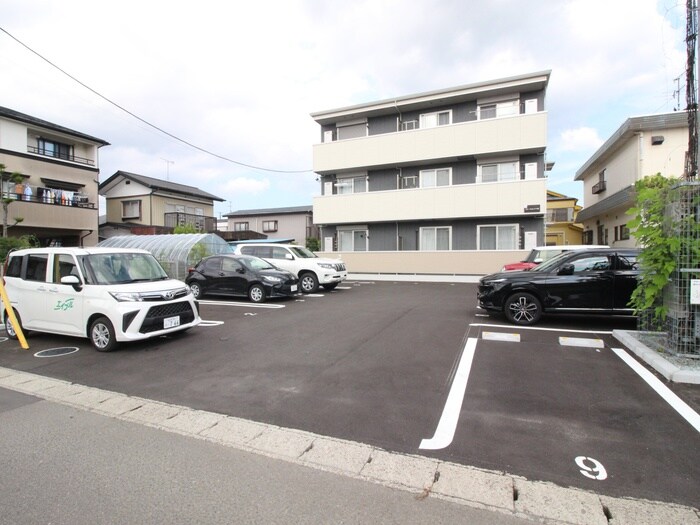 物件外観写真2　(駐車場)