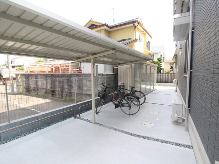 物件外観写真3　(駐輪場)