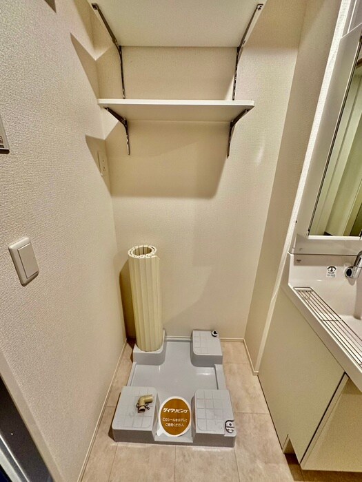 物件内観写真13　(洗濯機置場)