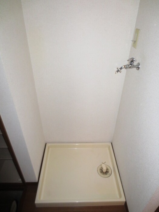 物件内観写真12　(洗濯機置場)