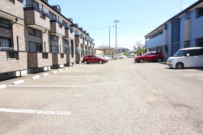 物件外観写真4　(駐車場)