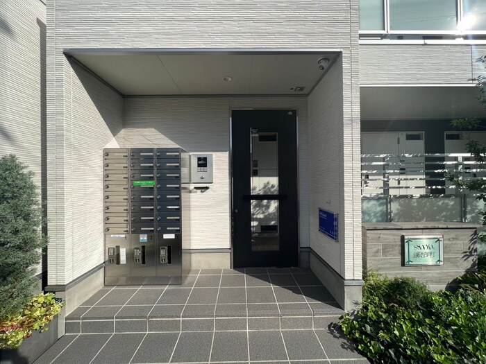 物件外観写真4　(エントランス部分)