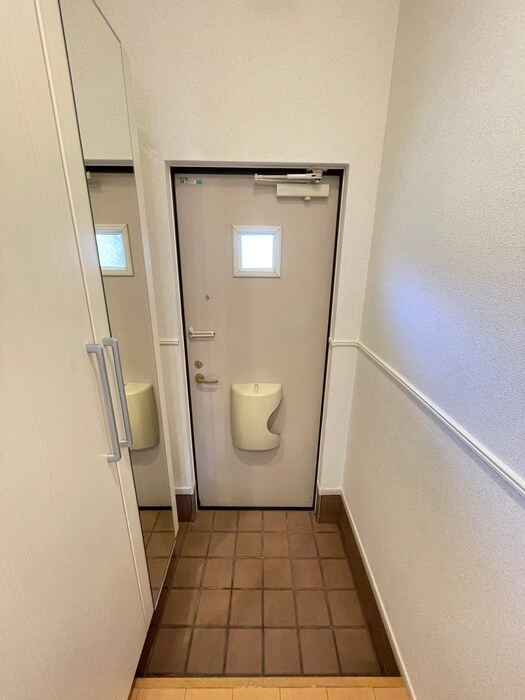 物件内観写真16　(玄関)