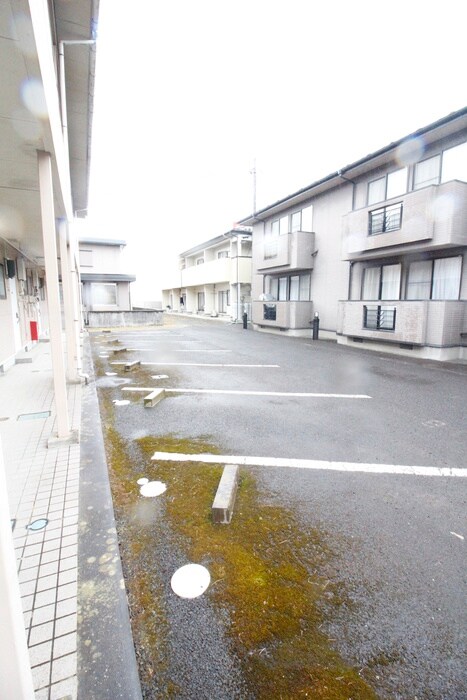 物件外観写真3　(駐車場)