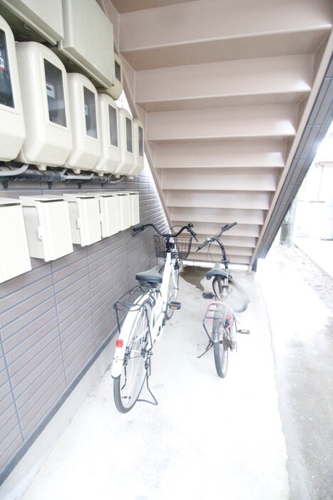物件外観写真4　(駐輪場)
