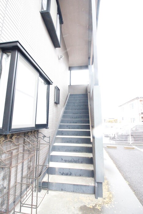 物件外観写真5　(エントランス部分)