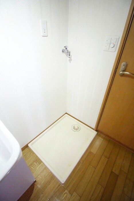 物件内観写真17　(洗濯機置場)