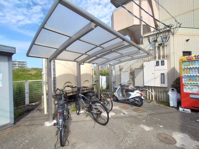 物件外観写真5　(駐輪場)