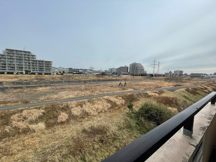 物件内観写真17　(室内からの展望)