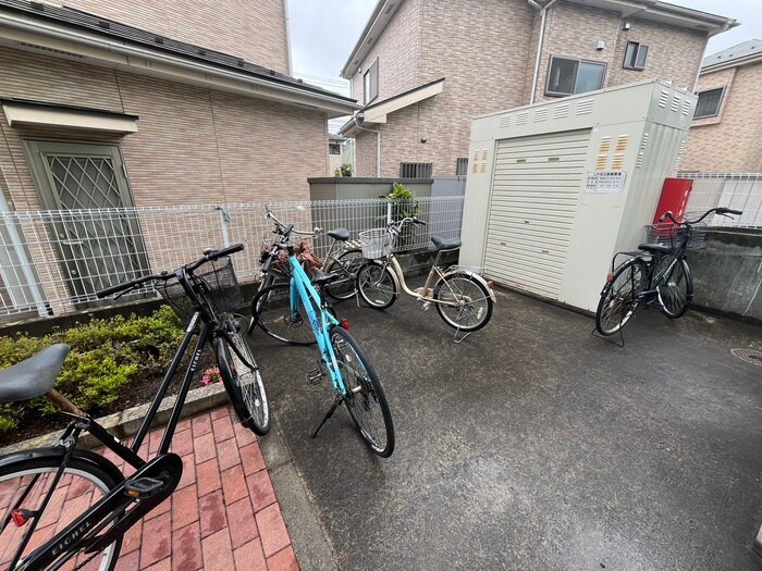 物件外観写真3　(駐輪場)