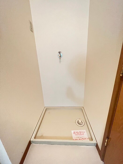 物件内観写真12　(洗濯機置場)