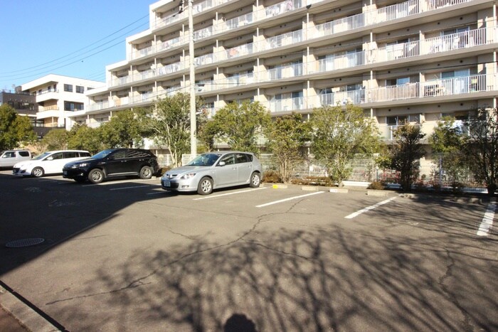 物件外観写真2　(駐車場)