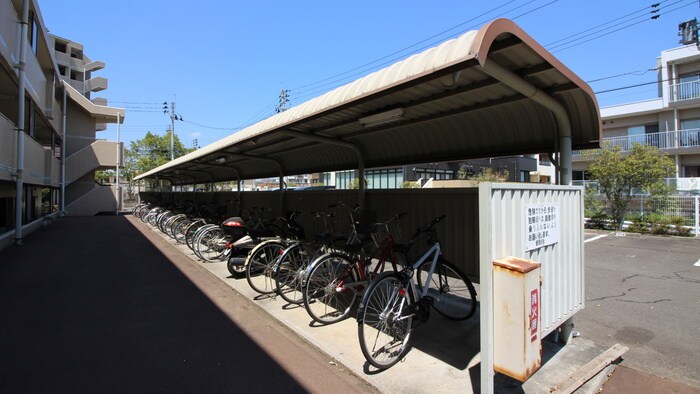 物件外観写真3　(駐輪場)