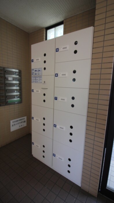 物件外観写真4　(エントランス部分)