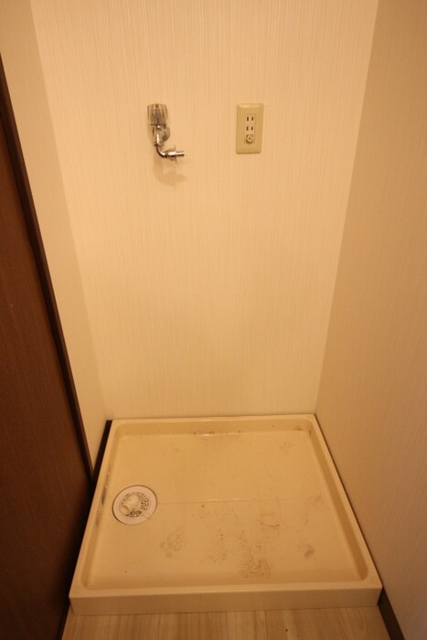 物件内観写真16　(洗濯機置場)