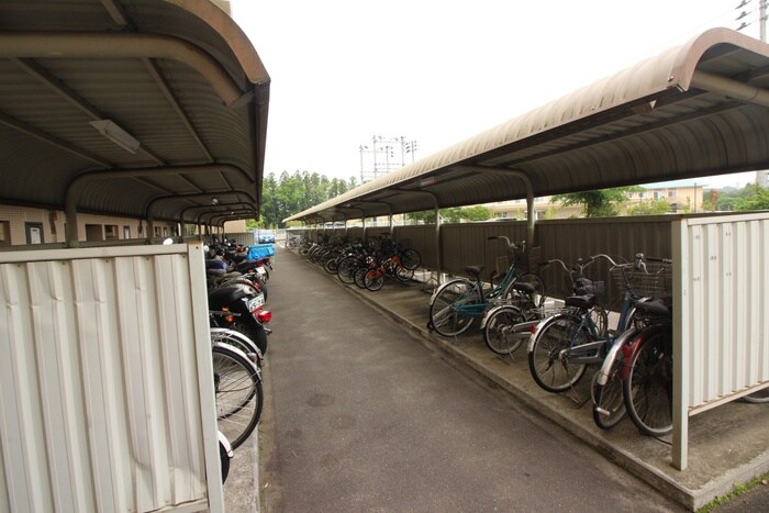 物件外観写真2　(駐輪場)