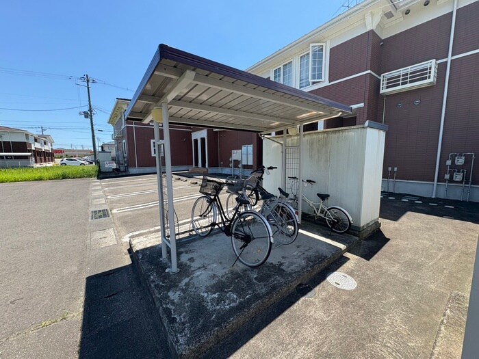 物件外観写真4　(駐輪場)