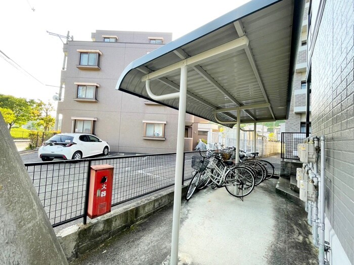 物件外観写真4　(駐輪場)