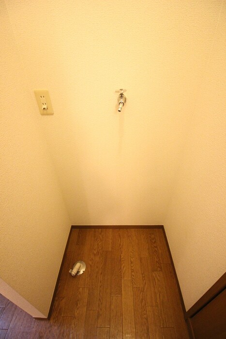 物件内観写真11　(洗濯機置場)