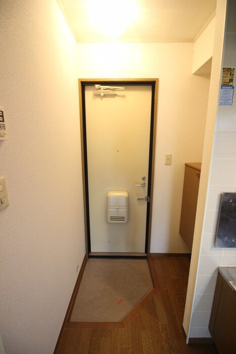 物件内観写真13　(玄関)
